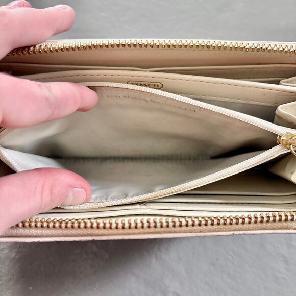 Coach Chelsea Inlaid Charlie Ivory Leather Accordion Zip Wallet Y2K - Picture 9 of 11